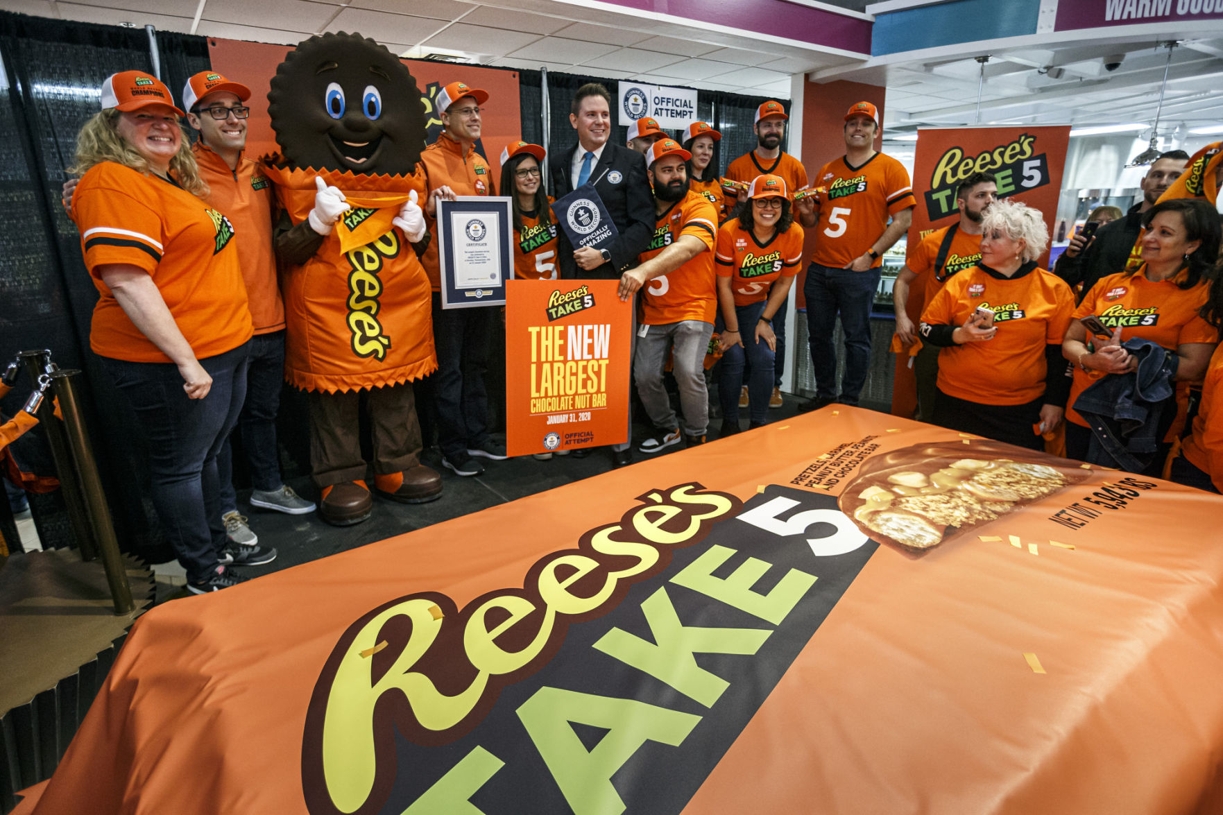 Reese's record candy bar